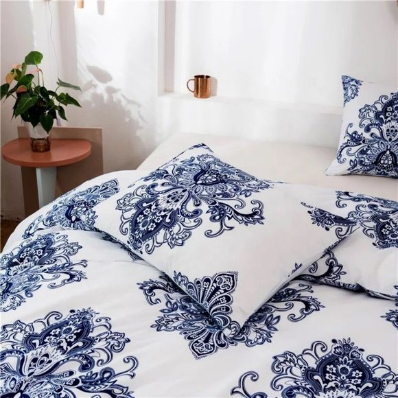 Premium Microfiber Bedding Set of Four - Picture 4 of 6